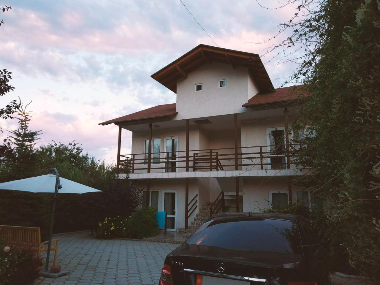 Guest House Leto Dolinka Екстер'єр фото